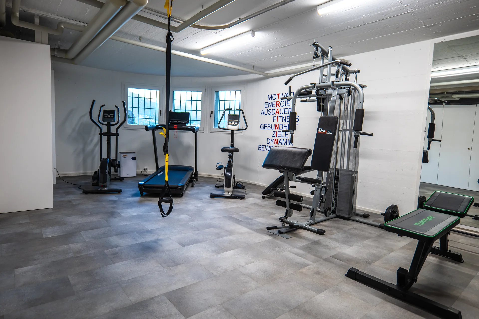 Fitnessraum Residenza Viramonte – Cardiogeräte, Laufband und Kraftstation